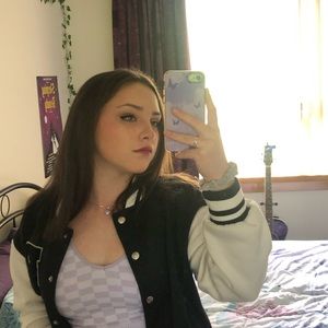 Meet your Posher, Mia